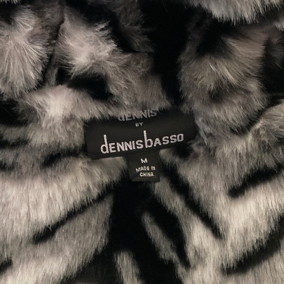 Dennis Basso Faux Fur Coat/Reversible to Washable Satin/M/NEW/NEVER WORN! - Picture 6 of 6
